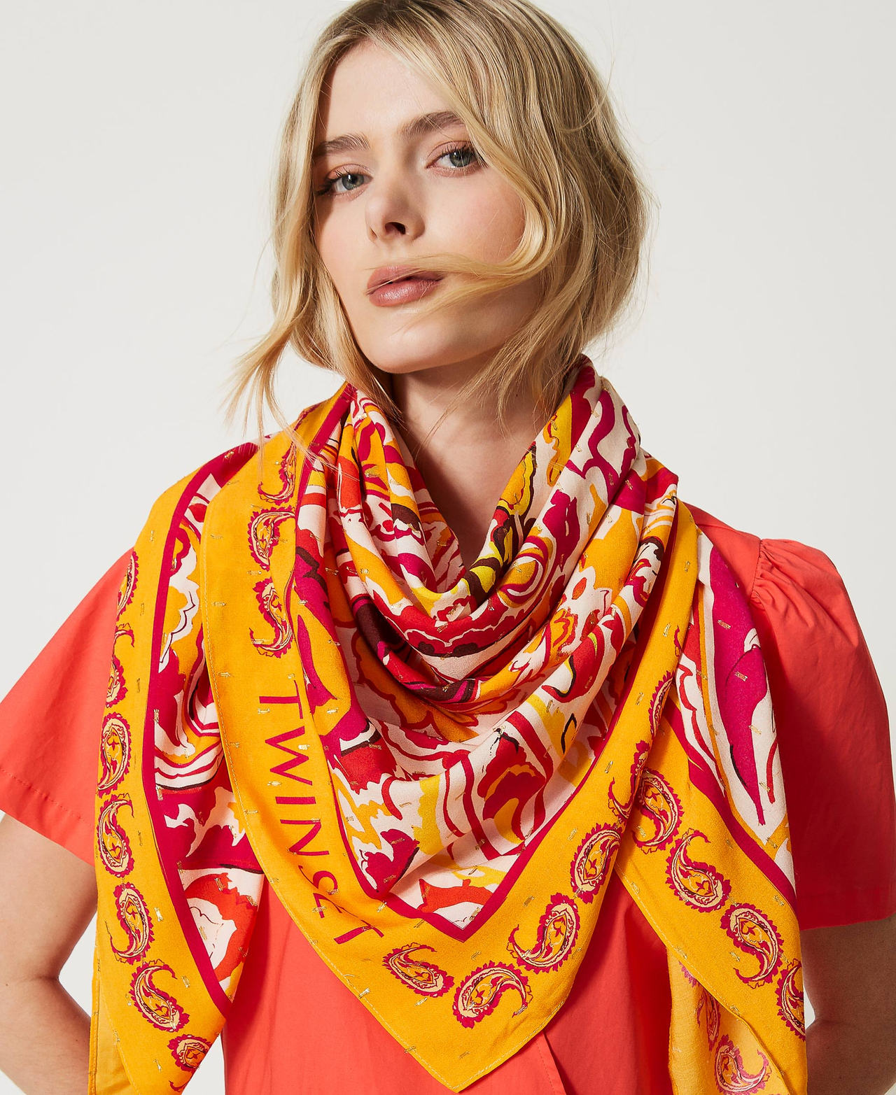 Kefiah con stampa paisley e logo