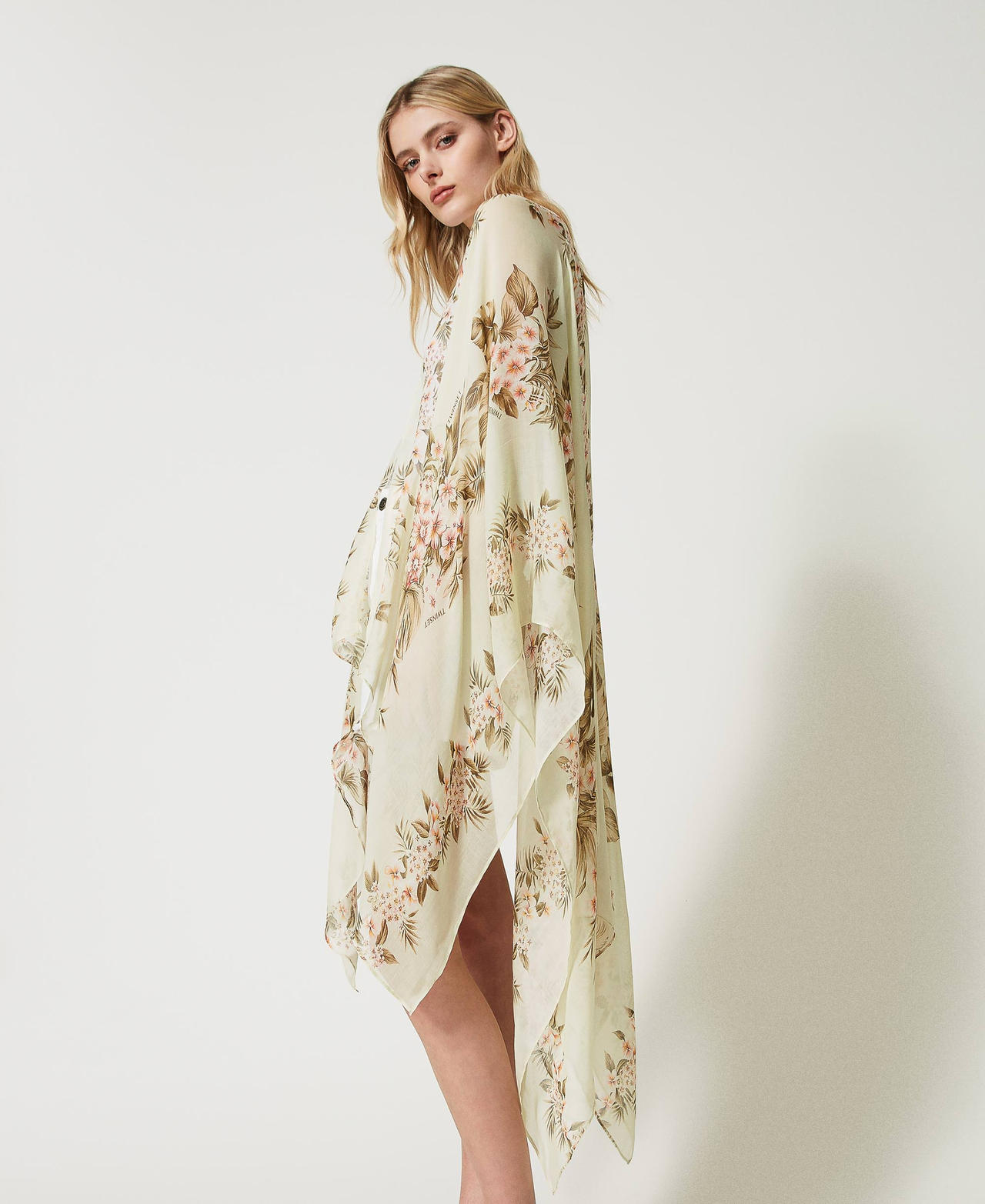 Poncho-scarf with floral print Black / “Pale Hemp” Beige Hibiscus Print Woman 231TO5440-02