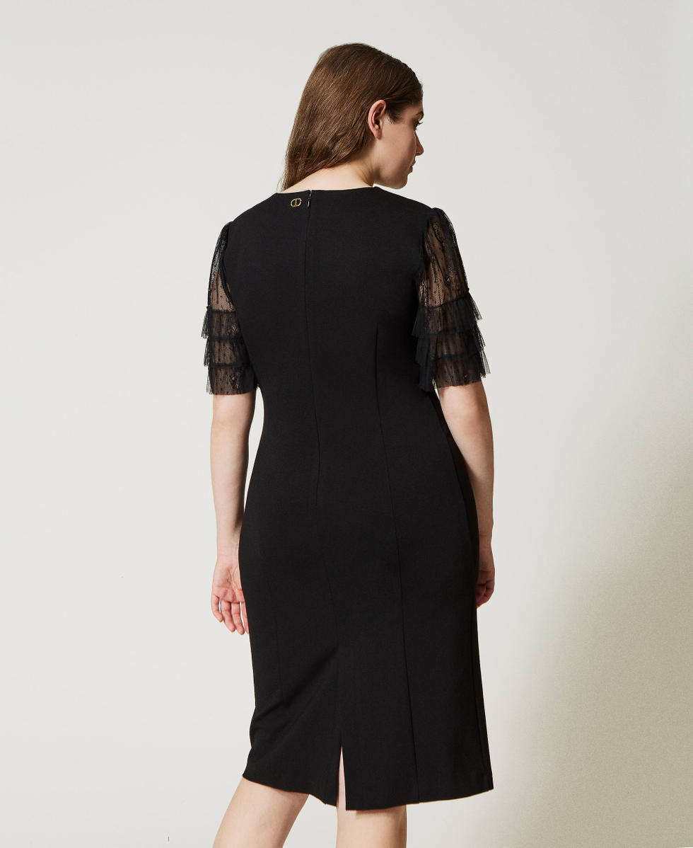 Vestito nero con maniche in pizzo store