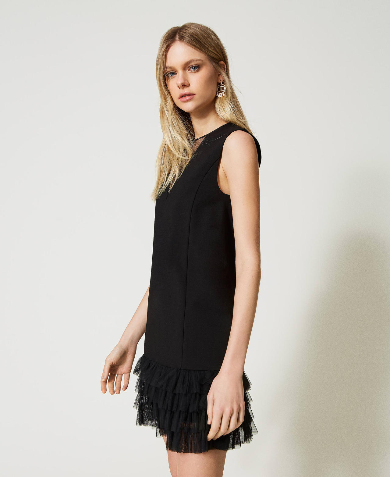 Robe sans manches avec volants en tulle