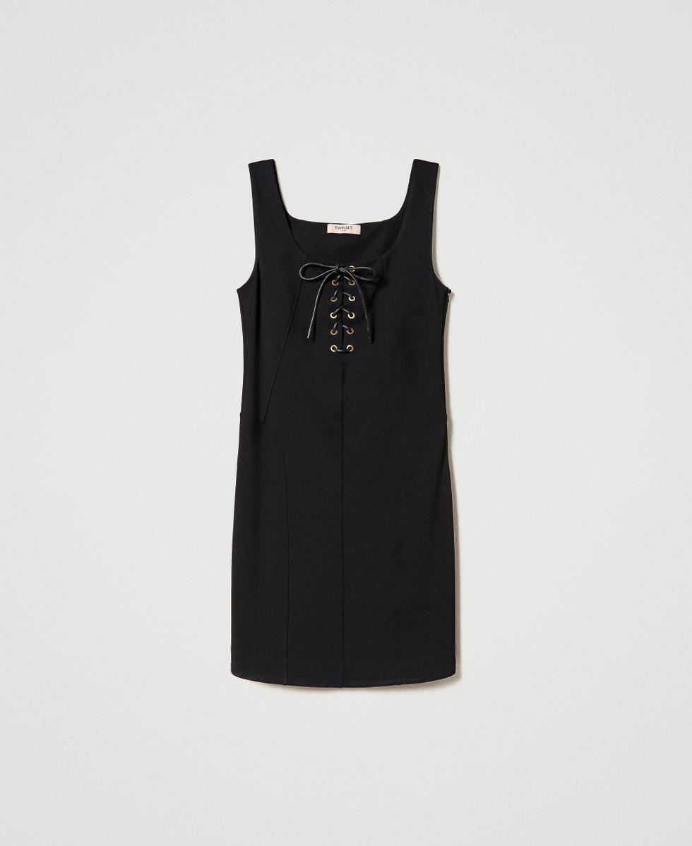 Robe avec finition tress&eacute;e et &oelig;illets