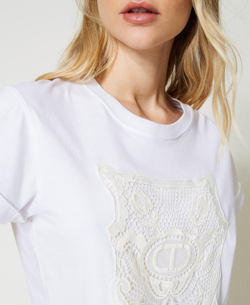 T-shirt in misto lyocell con ricamo e stampa
