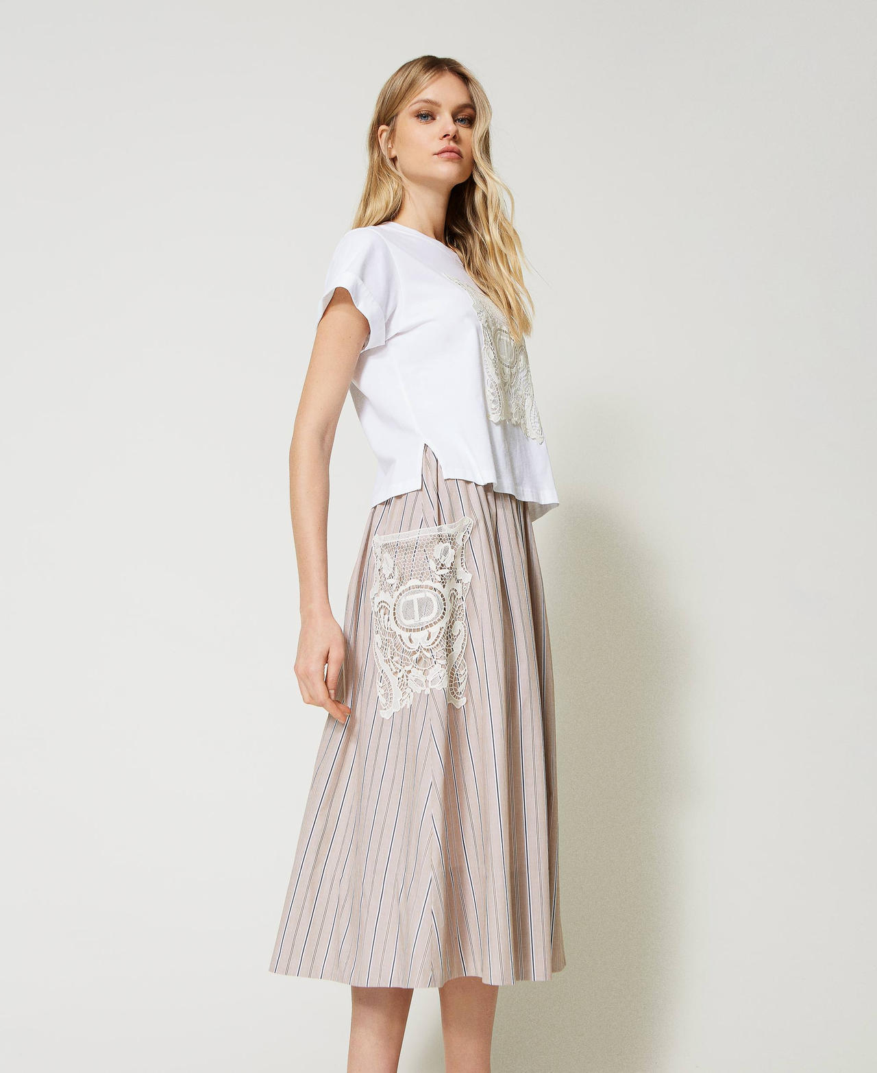 Юбка из поплина в полоску с вышивкой Полосатый Коричневый Сахар / Белый "Снег" женщина 231TP2157_10395_02