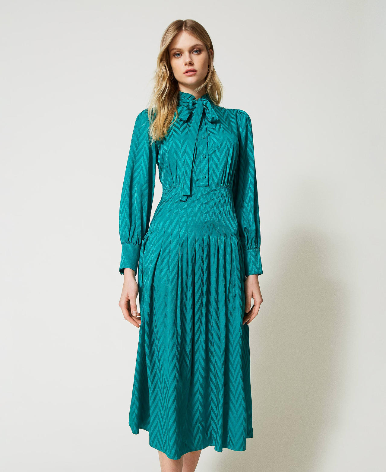 Жаккардовое длинное платье с шевронным узором Зеленый "Светлый изумруд" женщина 231TP2161-02