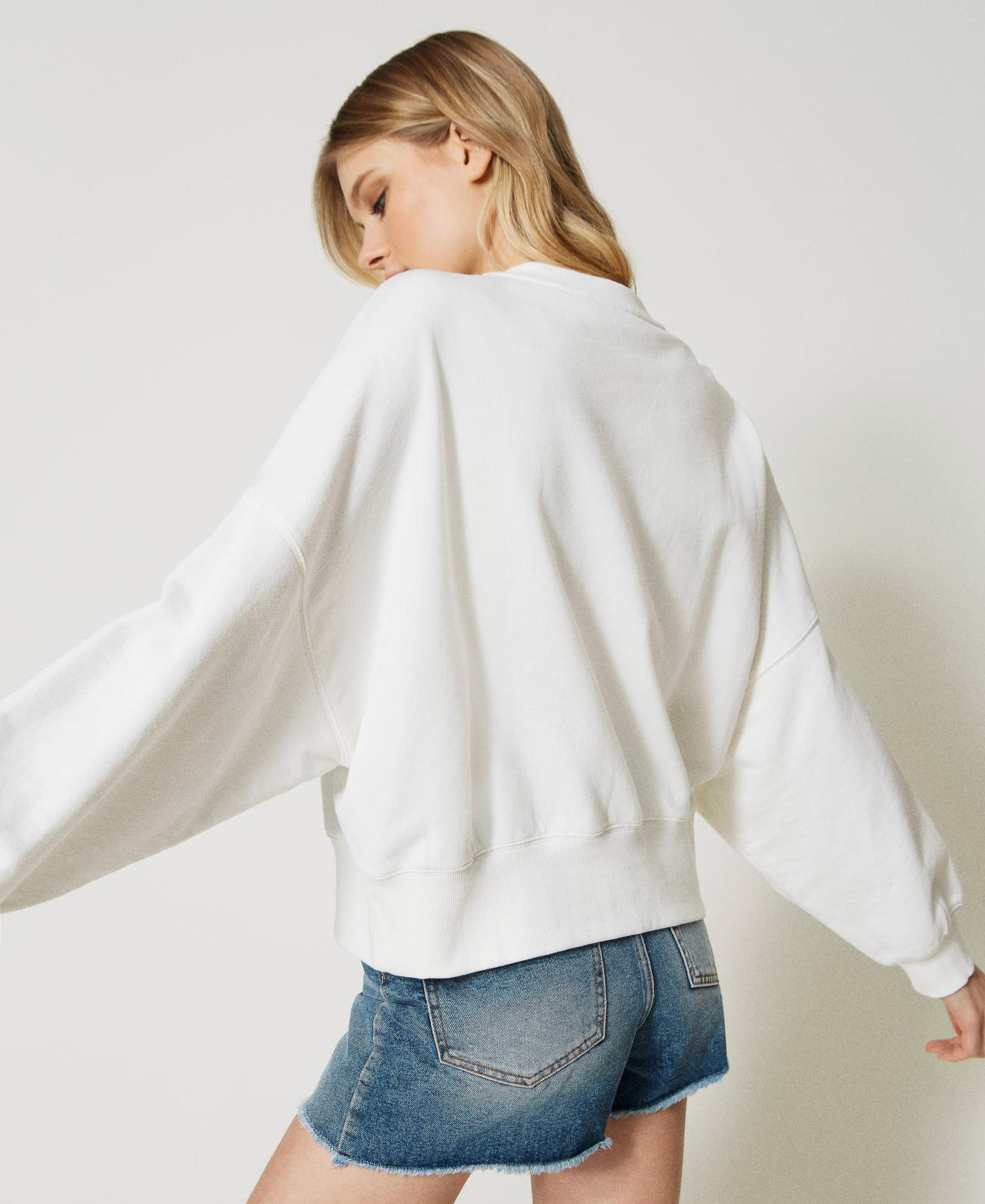 Felpa con logo Oval T a fiori Bianco Antique White Donna 231TP2251_00245_03