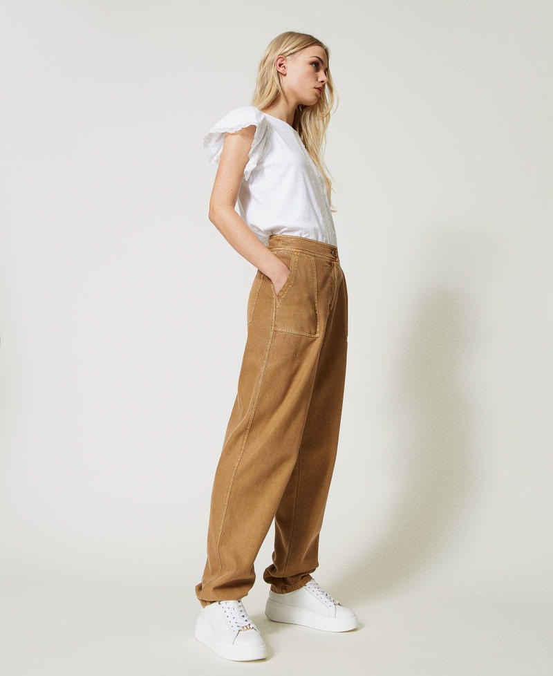 Pantalon cargo en bull avec macramé