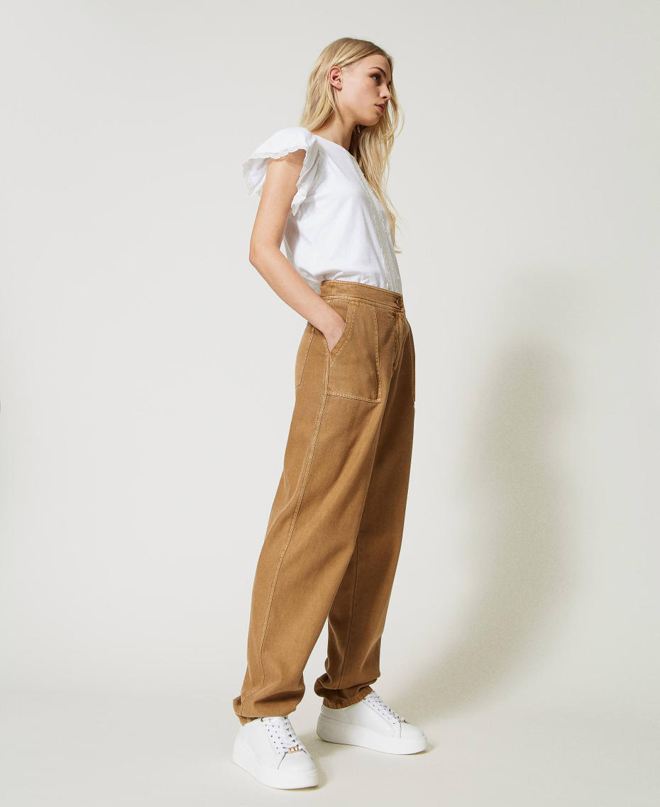 Pantalon cargo en bull avec macramé