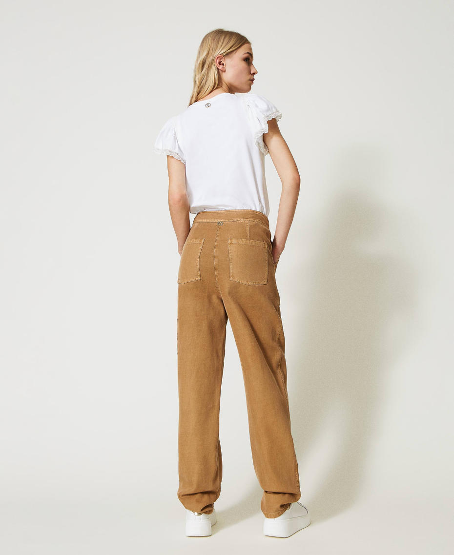 Pantalon cargo en bull avec macramé