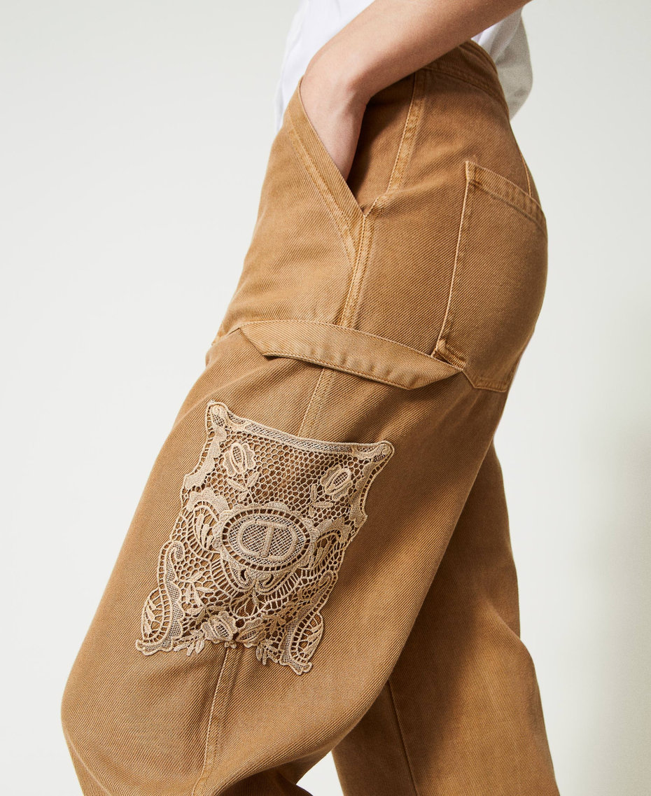 Pantalon cargo en bull avec macramé