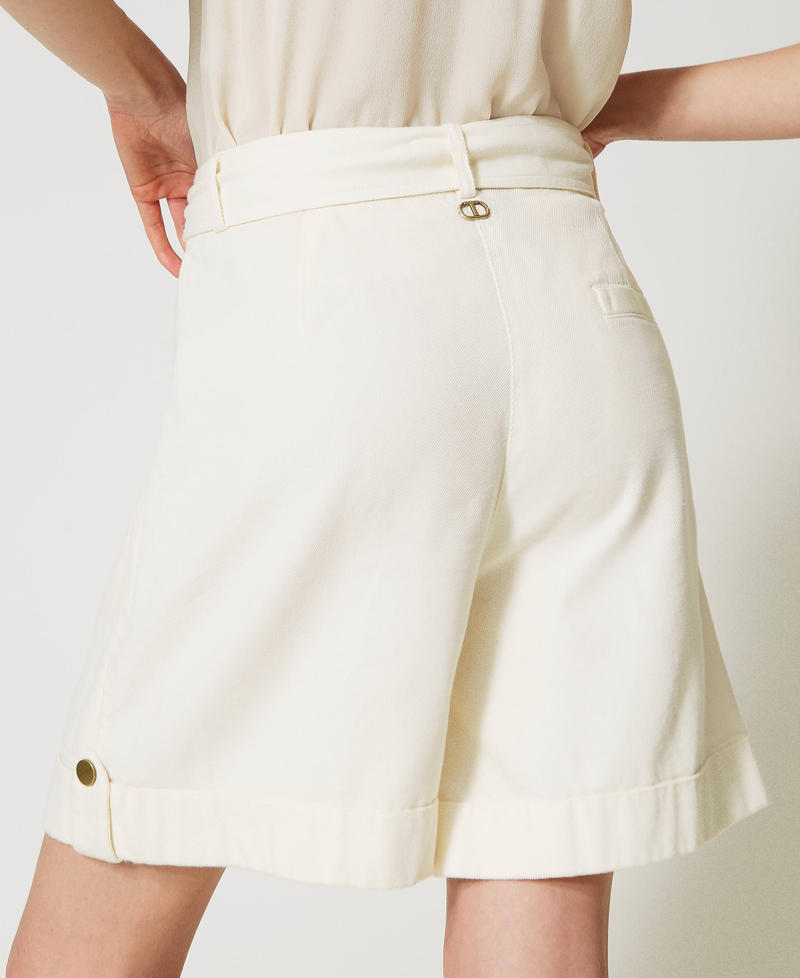 High-Waist-Shorts aus Bull-Denim Weiß Antique White Frau 231TP2262-03