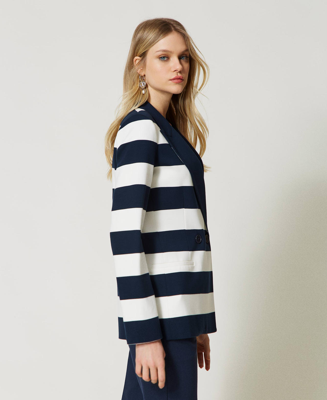 Yarn-dyed striped blazer "Snow" White / Indigo Stripes Woman 231TP2290-02