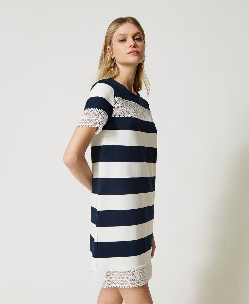 Gestreiftes Kleid mit Spitze