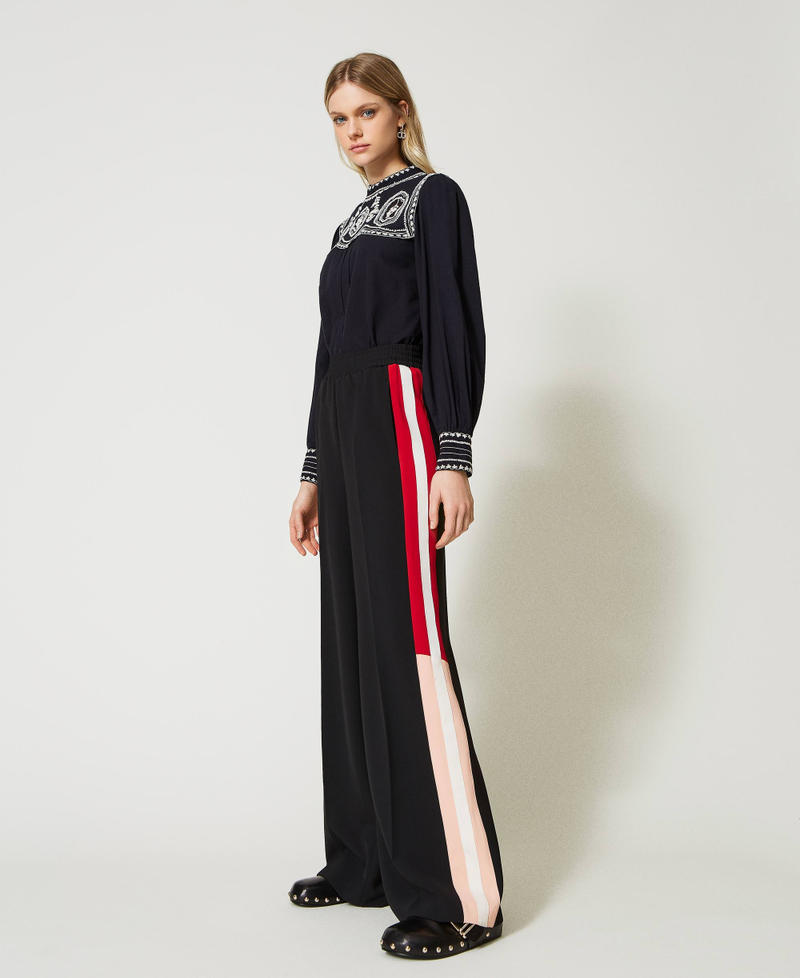 Hose aus Stretch-Cady-Cr&ecirc;pe mit B&auml;ndern