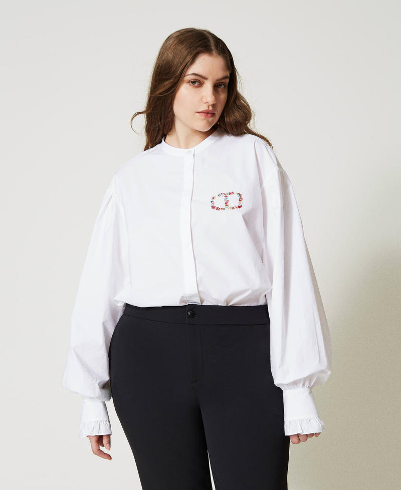 Chemise en popeline avec broderie Oval T florale