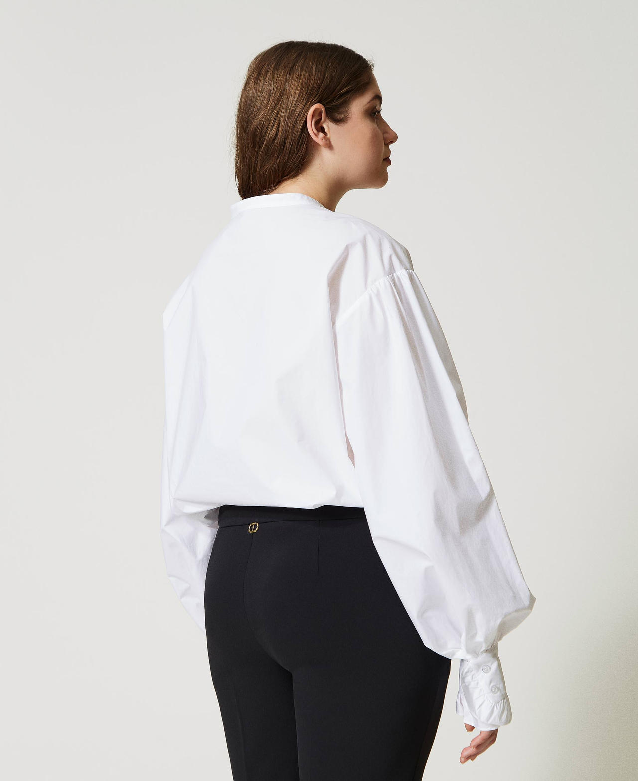 Poplin shirt with floral Oval T embroidery