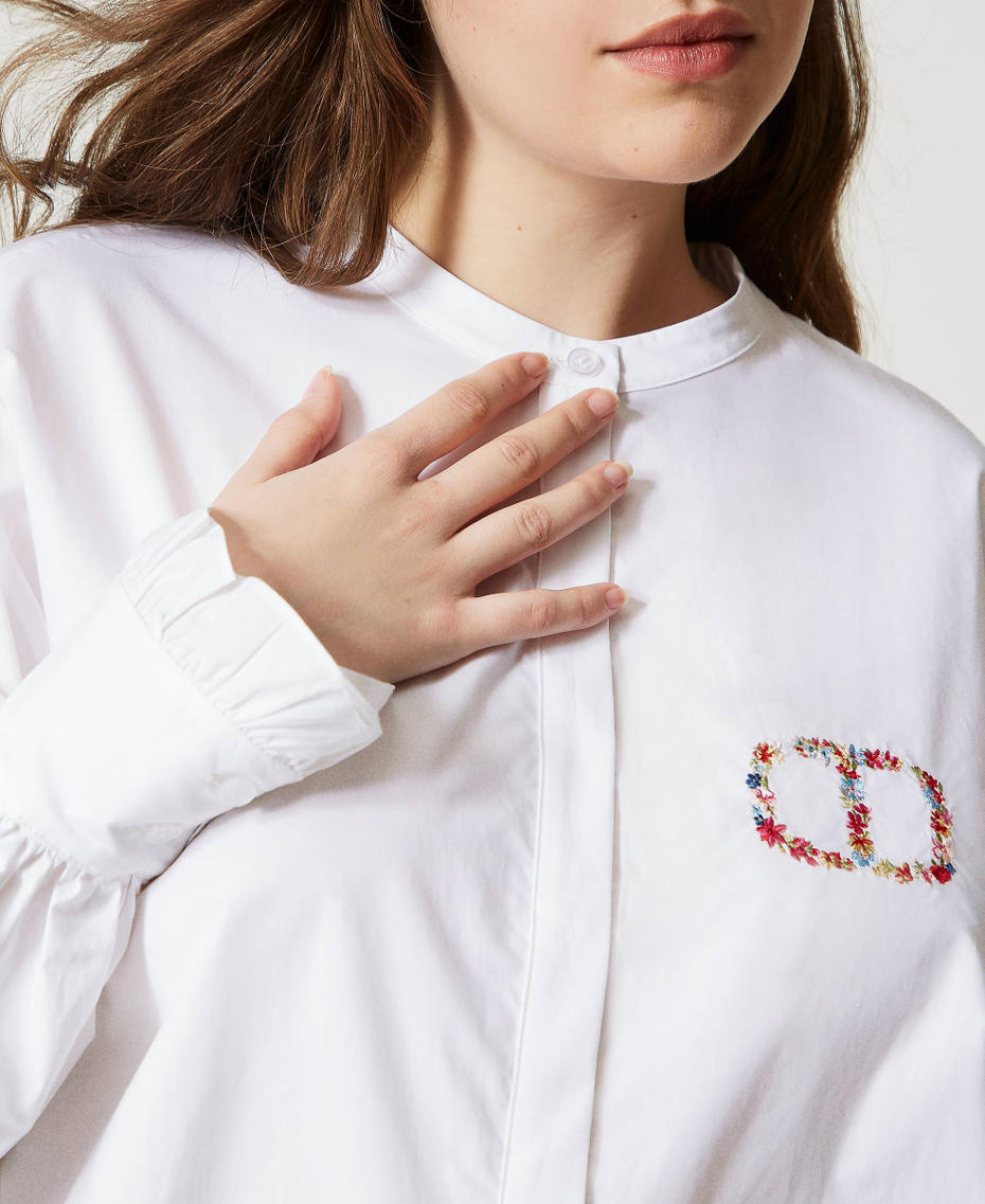 Chemise en popeline avec broderie Oval T florale