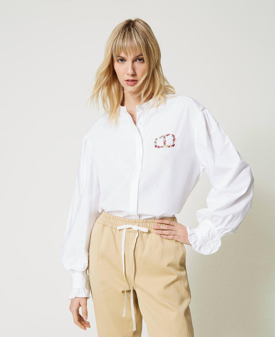 Chemise en popeline avec broderie Oval T florale