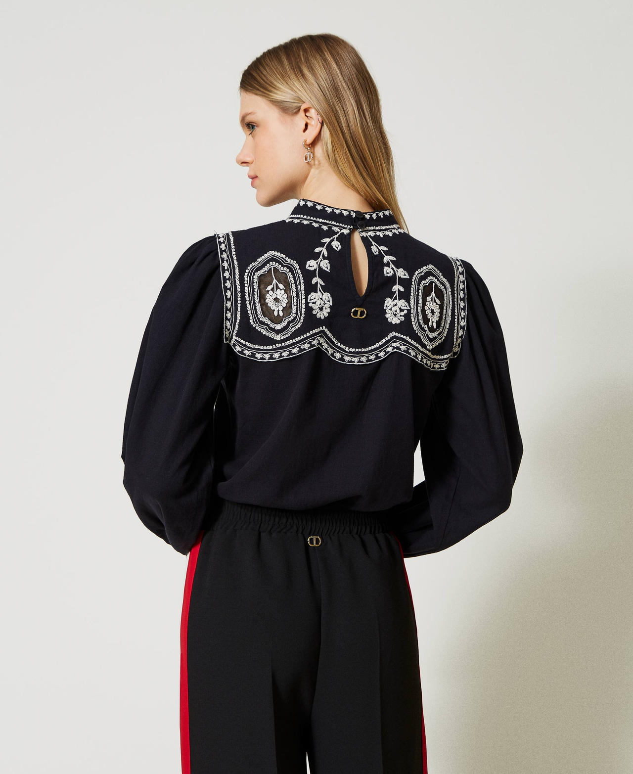 Blouse with contrasting embroideries “Snow” White / Black Embroidery Woman 231TP2492-03