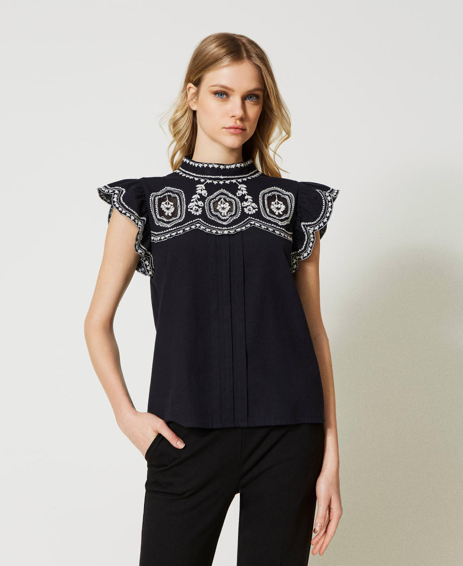 Top with contrasting embroideries “Snow” White / Black Embroidery Woman 231TP2493-01