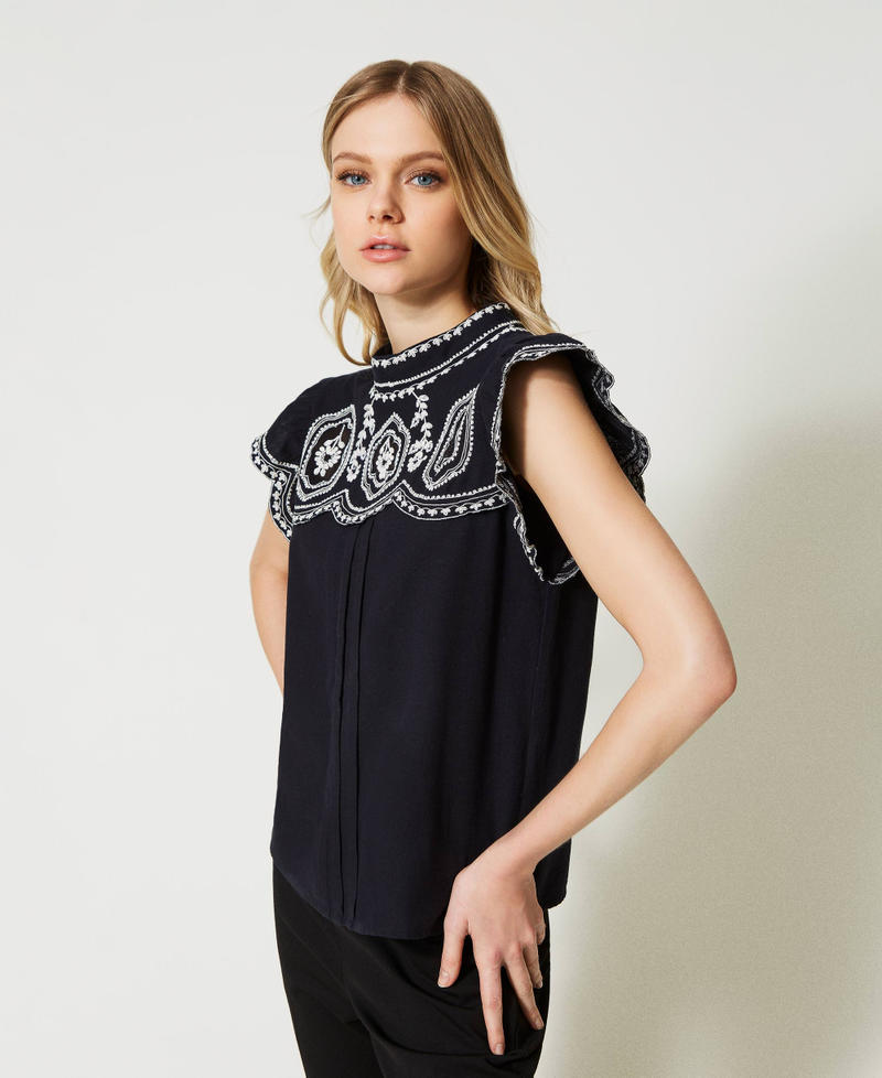 Top with contrasting embroideries “Snow” White / Black Embroidery Woman 231TP2493-02