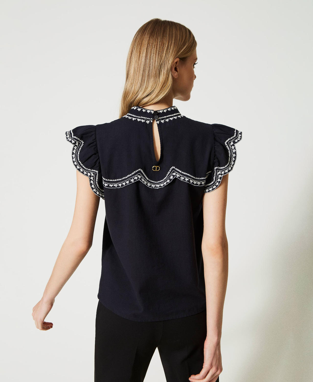 Top with contrasting embroideries “Snow” White / Black Embroidery Woman 231TP2493-03