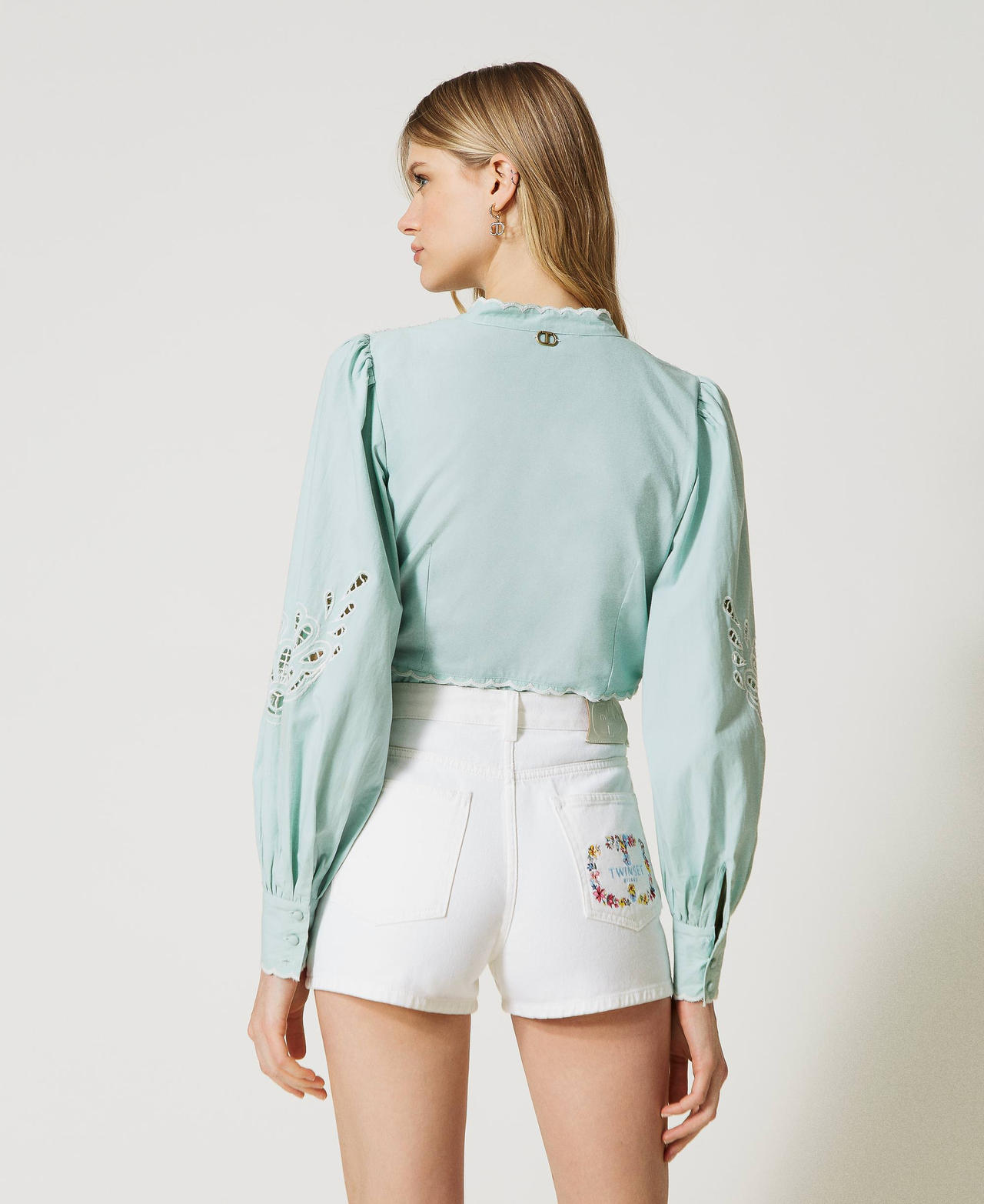 Shorts in bull con Oval T floreale Denim Bianco Donna 231TP2572-03