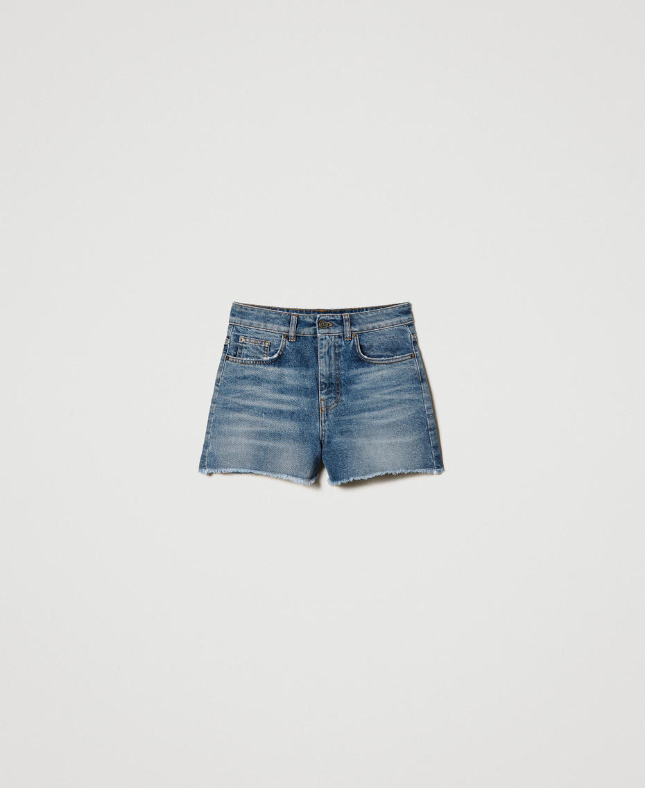 Frayed hem denim shorts