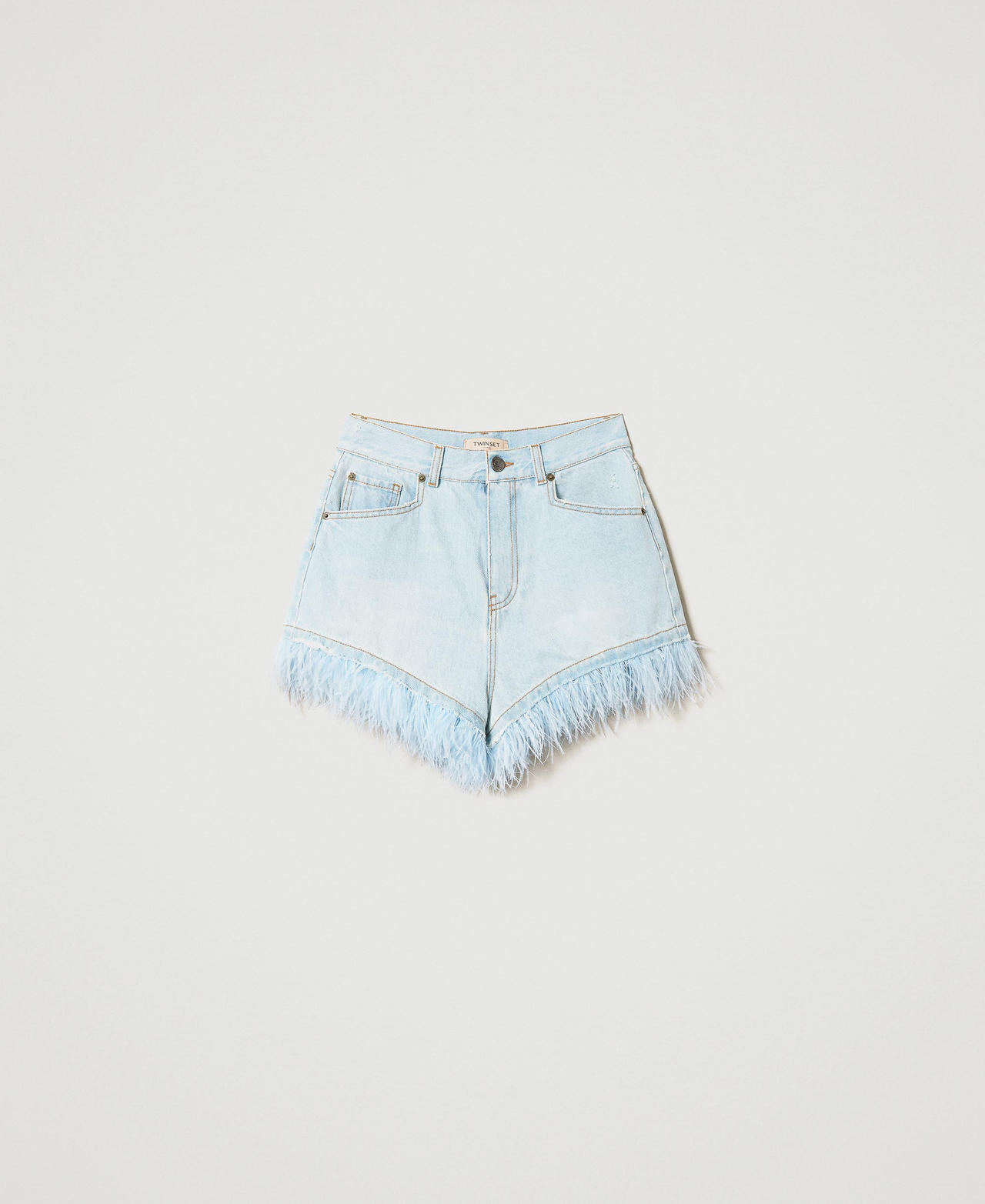 Short en jean avec plumes