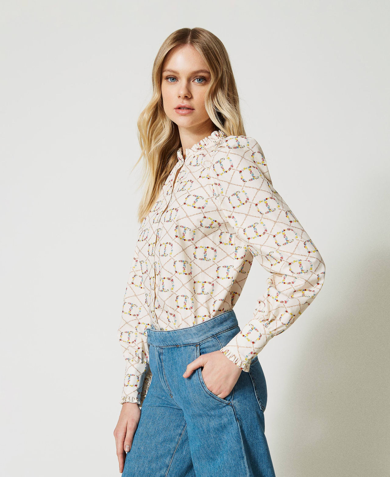 Camicia a maniche lunghe con Oval T all over Stampa Flower OVAL T Multicolor Donna 231TP2641_10396_02