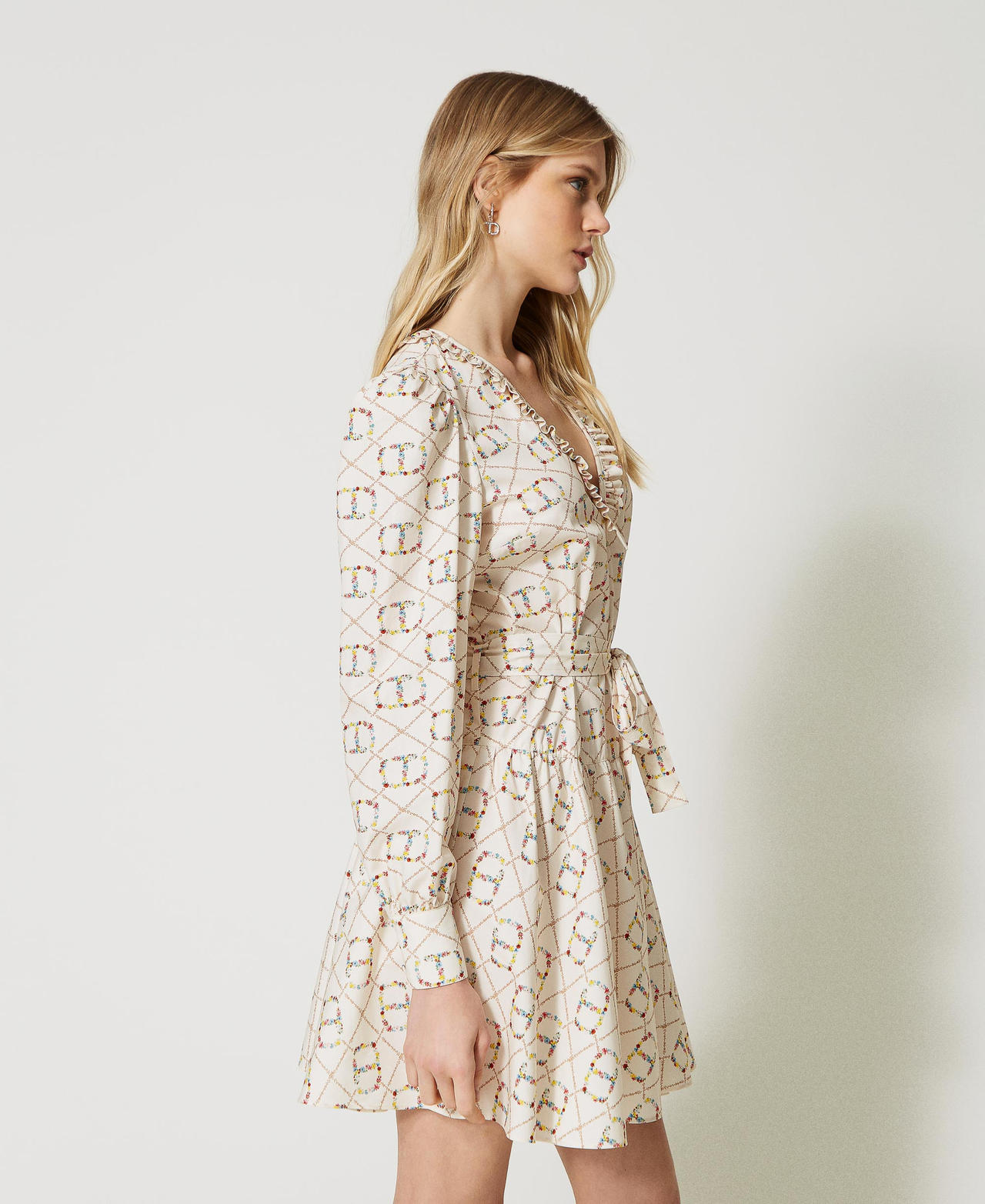 Kurzes Kleid mit Allover-Oval T-Logos