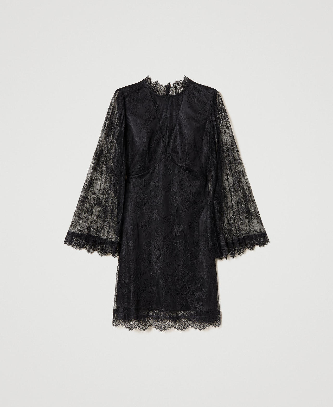 Robe courte en dentelle plissée
