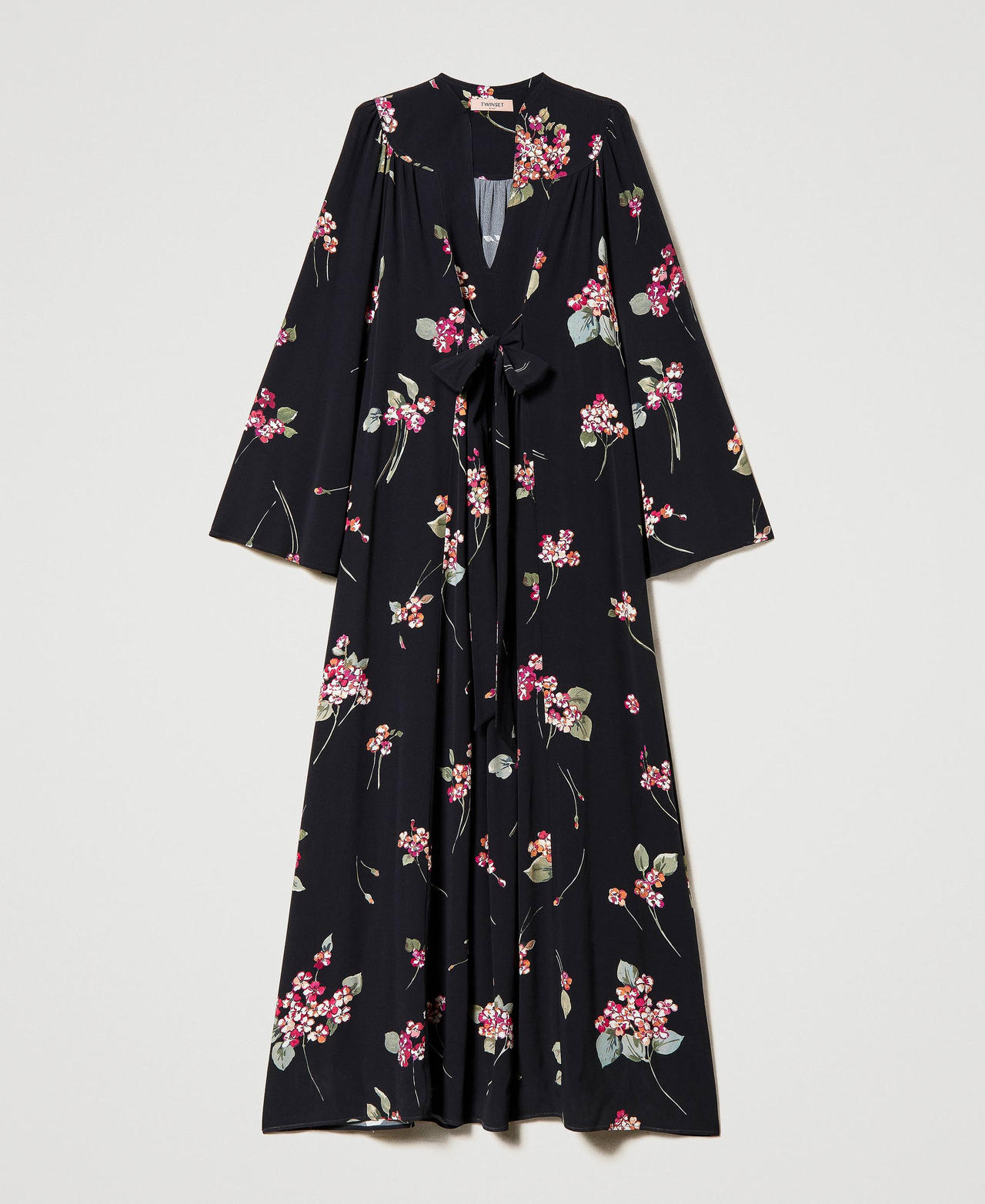 Langes gebl&uuml;mtes Krepp-Kleid