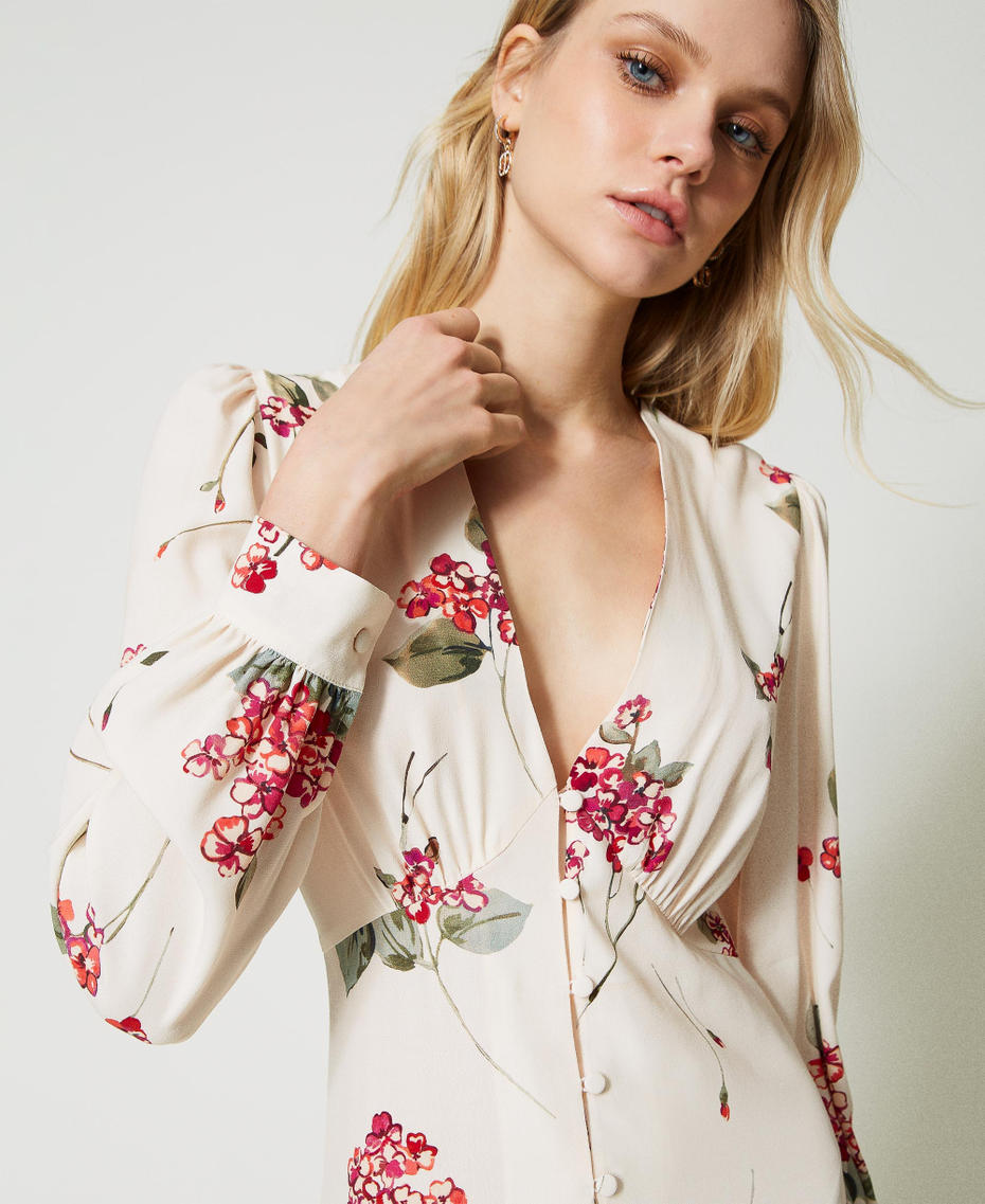Robe mi-longue en crépon floral