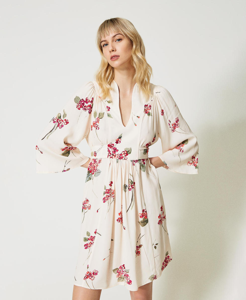Robe courte en cr&eacute;pon floral
