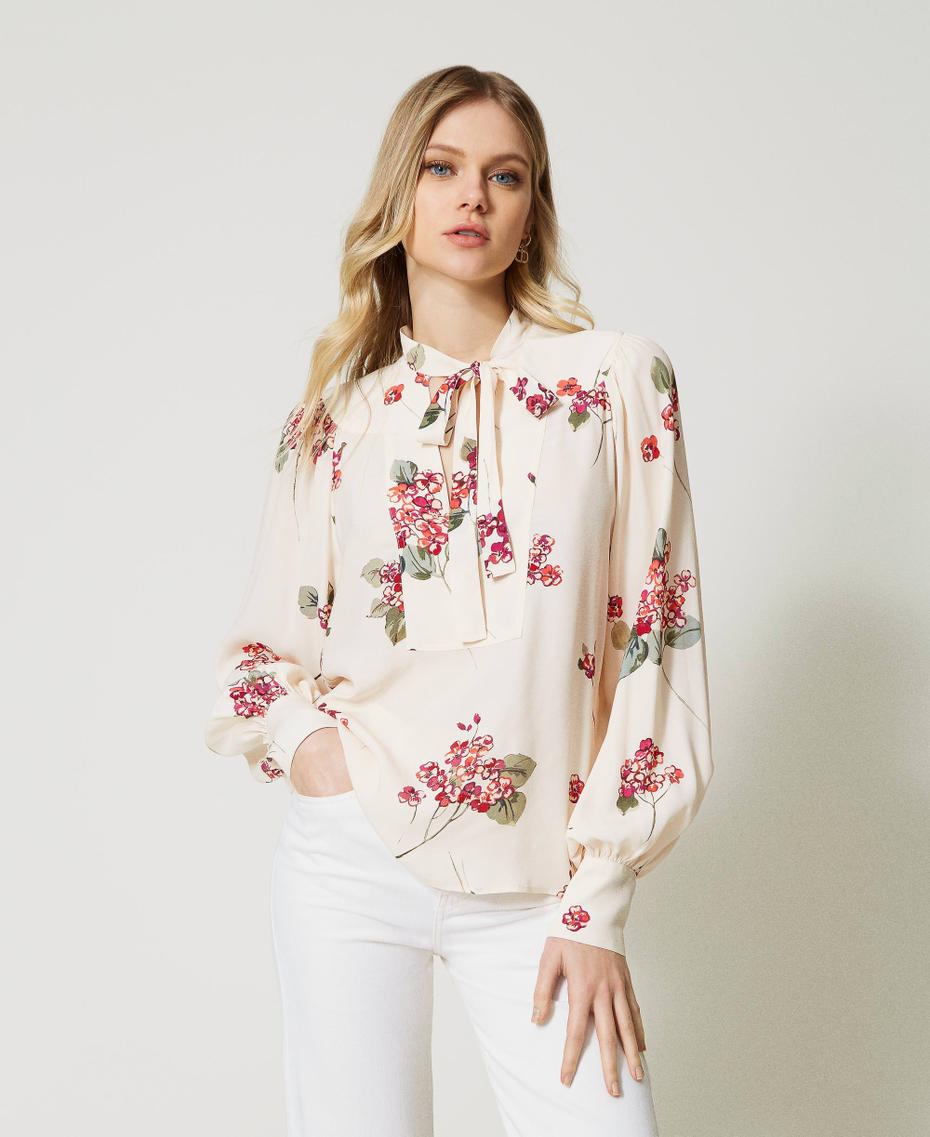 Floral crêpe blouse Ivory / Multicolour Bouquet Print Woman 231TP2704-01