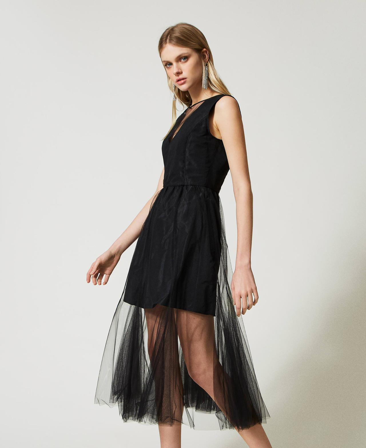 Robe mi-longue en taffetas et tulle