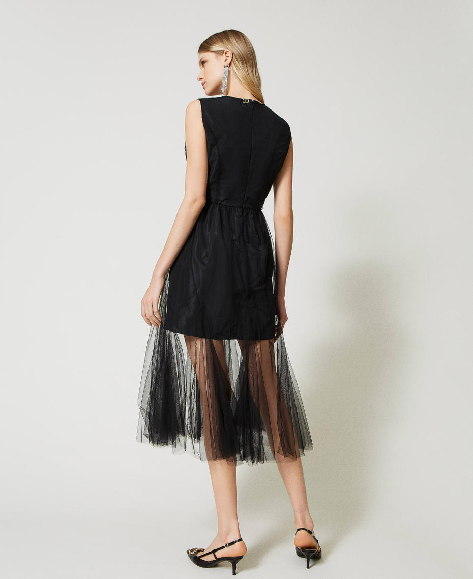 Robe mi-longue en taffetas et tulle