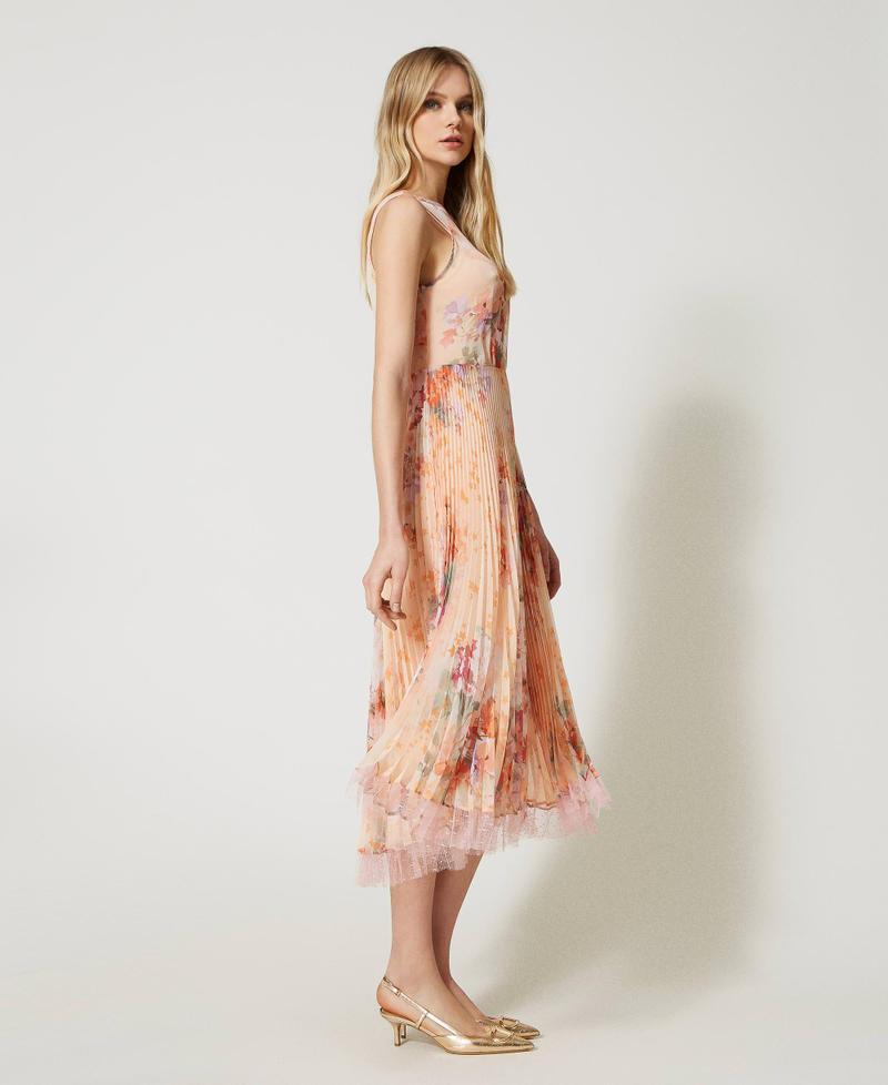 Robe mi-longue en crépon plissé