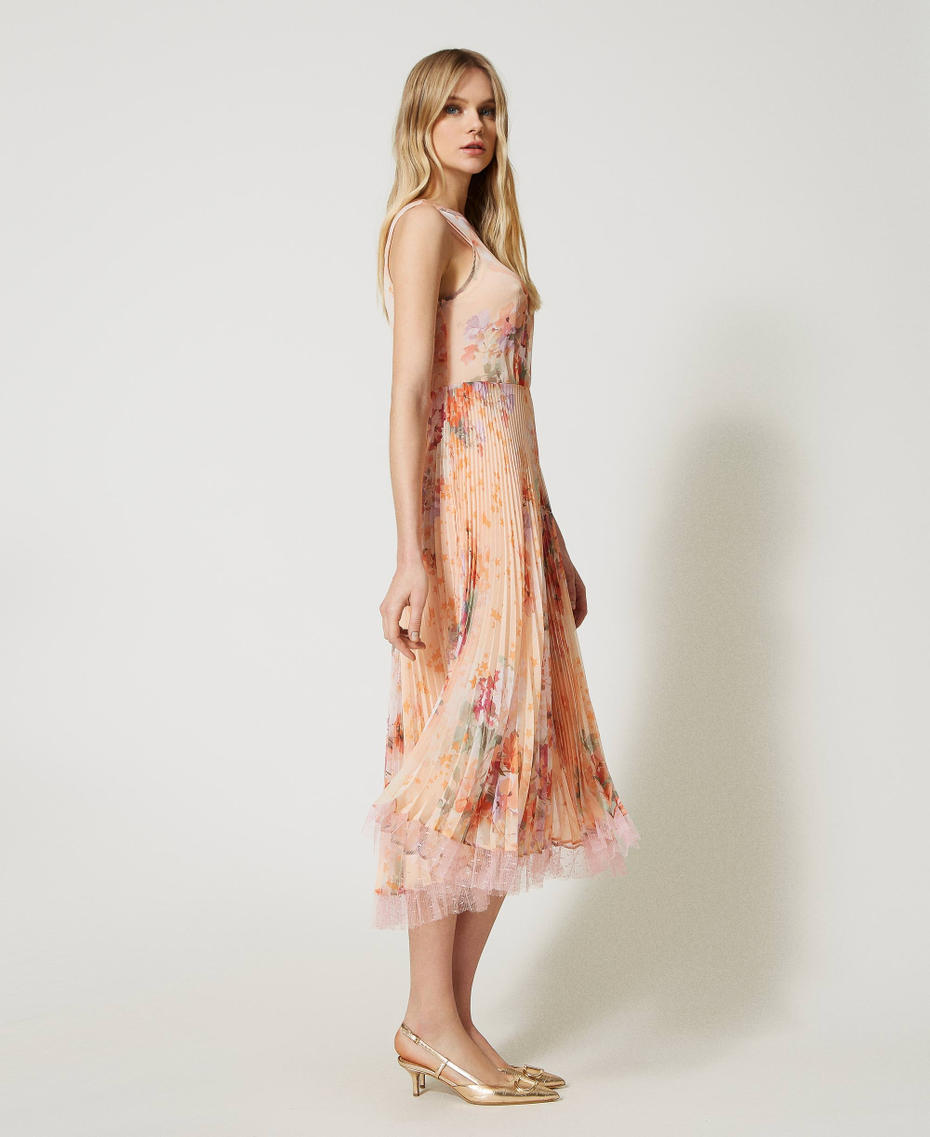 Robe mi-longue en crépon plissé
