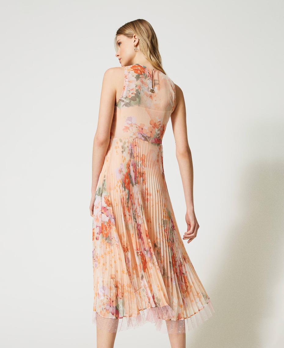 Robe mi-longue en crépon plissé