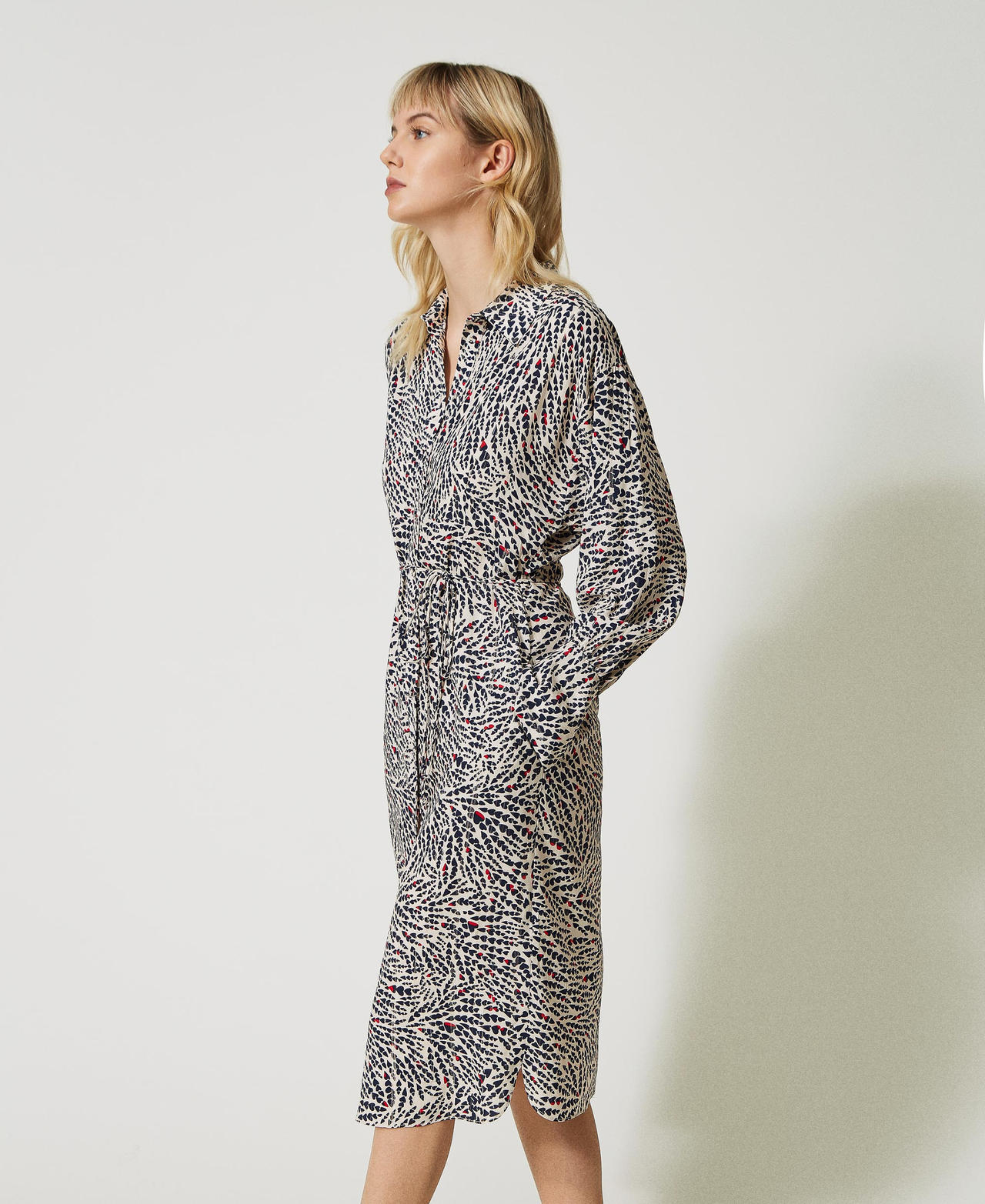Cr&ecirc;pe shirt dress with heart motif