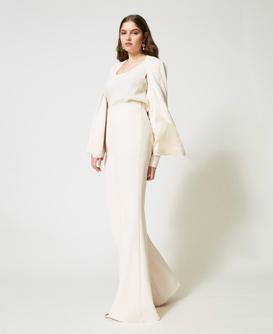 Flare-Hose aus elastischem Cady-Cr&ecirc;pe mit Abn&auml;hern