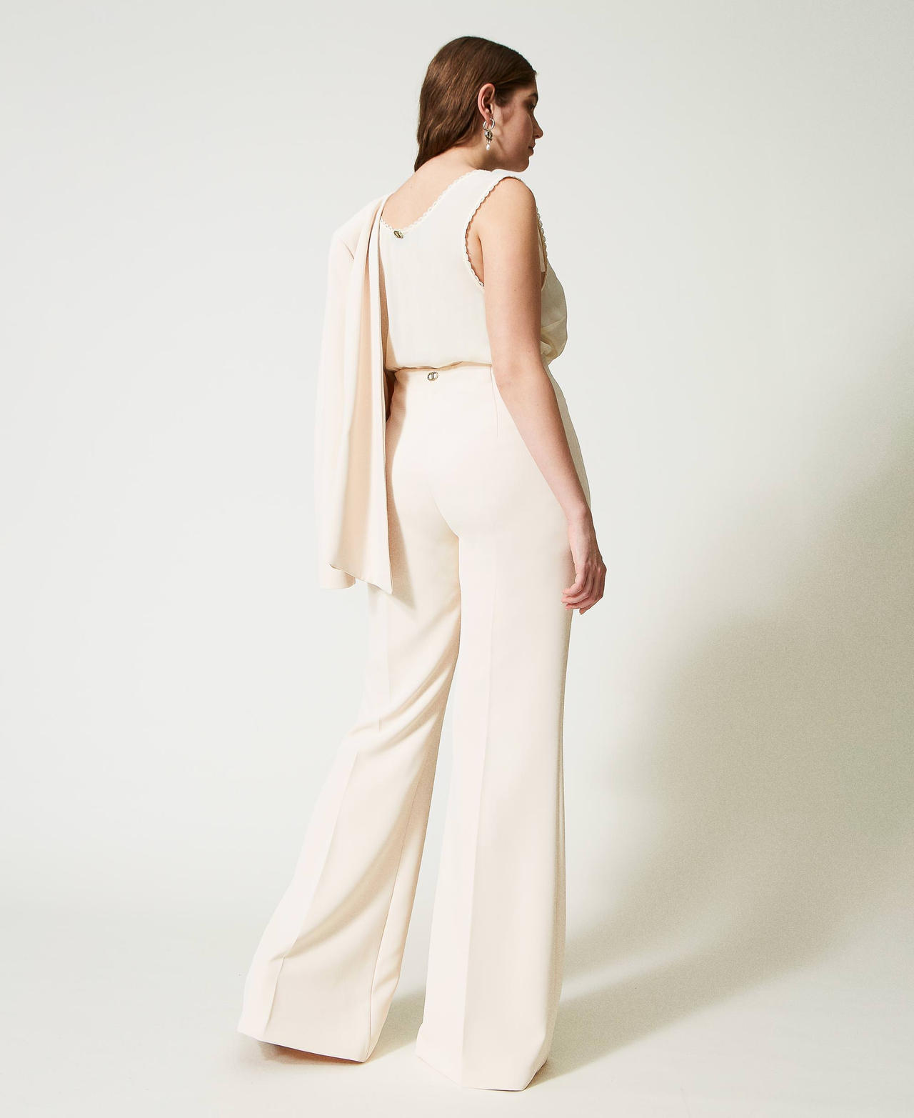 Flare-Hose aus elastischem Cady-Cr&ecirc;pe mit Abn&auml;hern