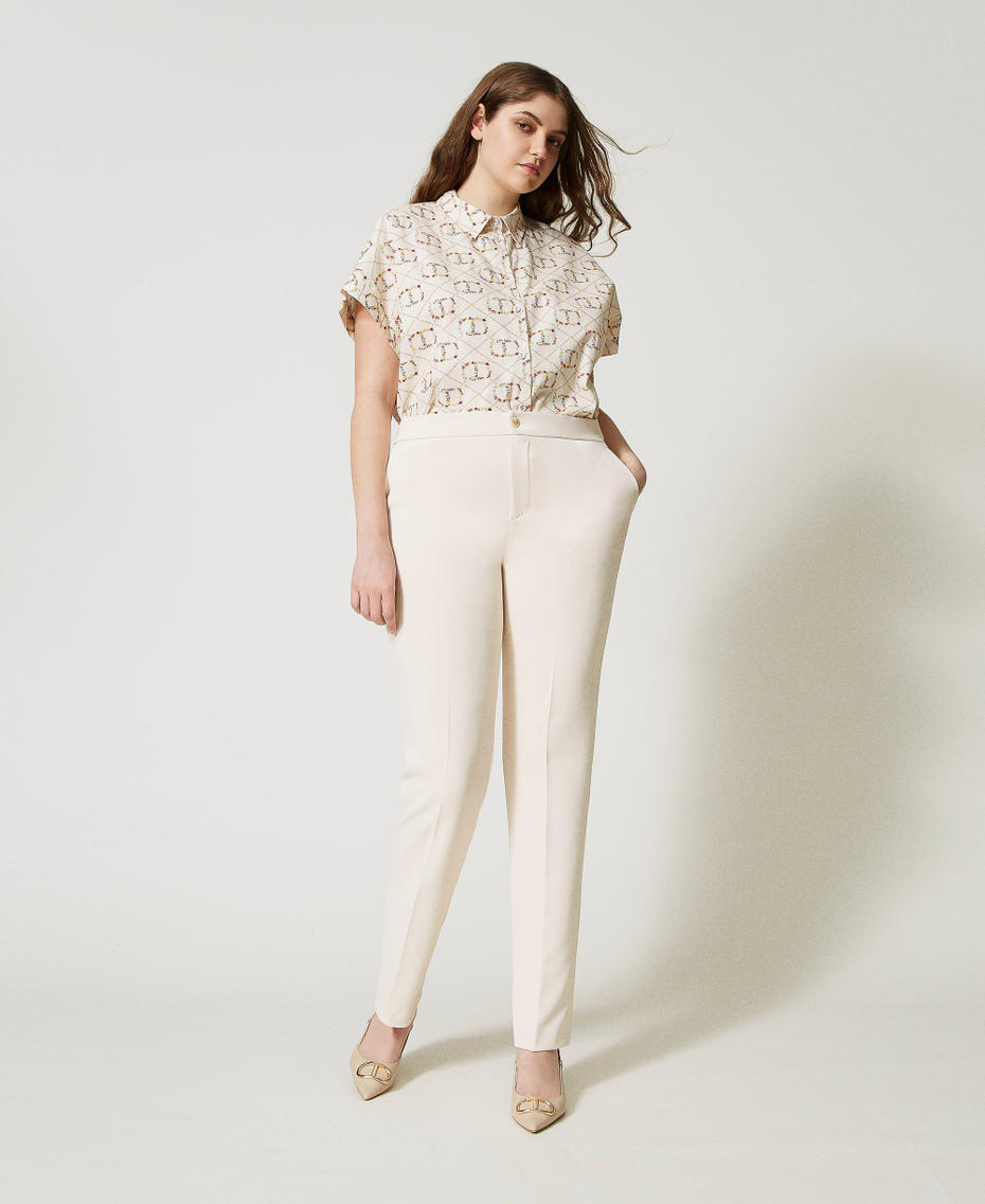 Pantalon cigarette en crêpe cady