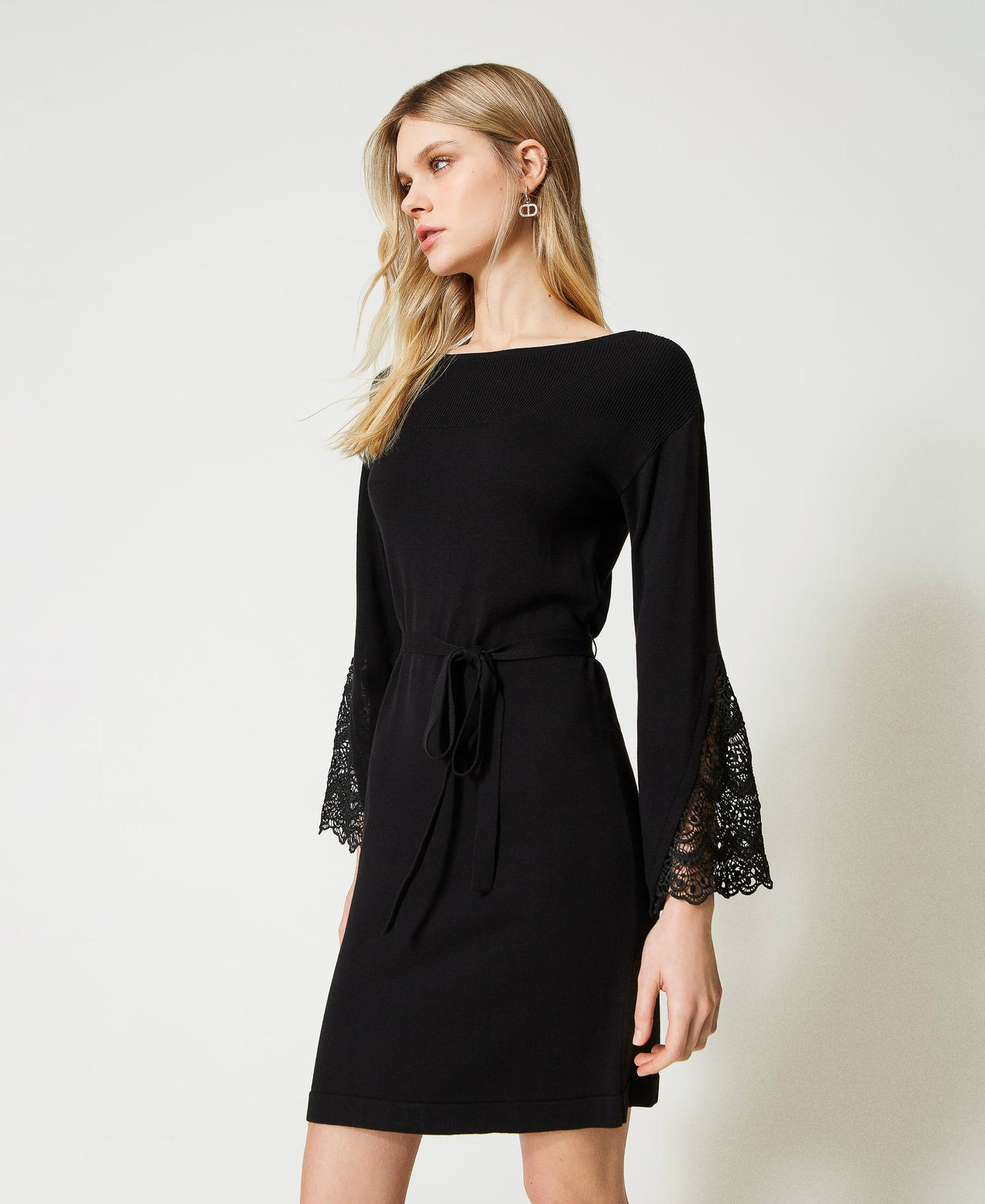 Abito con inserti in pizzo macramè Nero Donna 231TP3041_00006_02