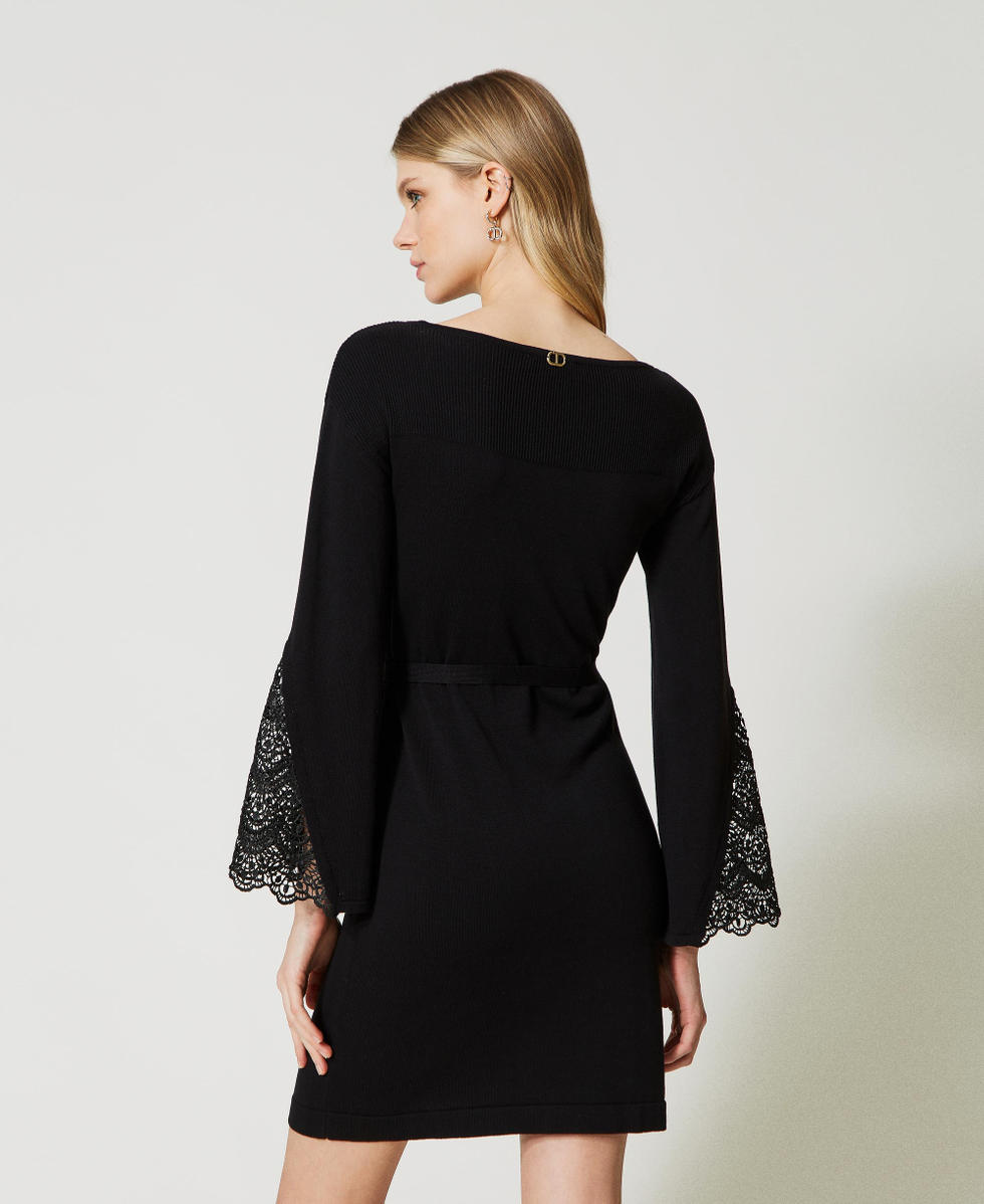 Kleid mit Makramee-Spitzeneins&auml;tzen