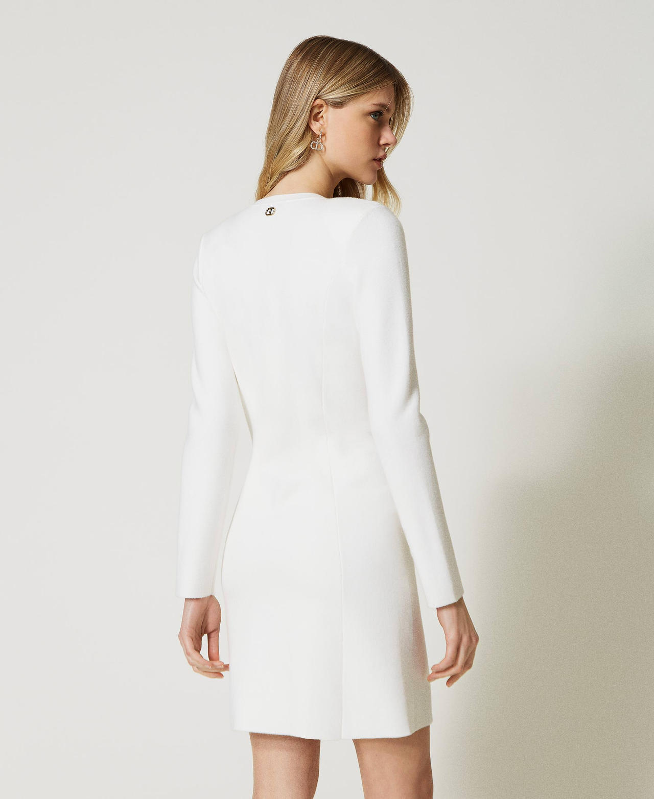 Трикотажное двубортное платье Белый Снег женщина 231TP3100-03