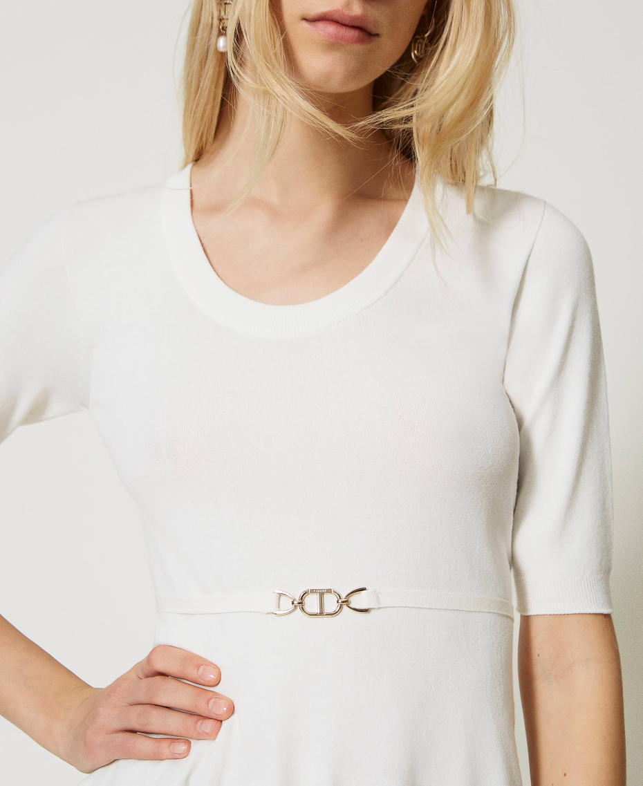 Nahtloser Pullover mit stilisiertem Oval T-Logogürtel Weiß Schnee Frau 231TP3189-04