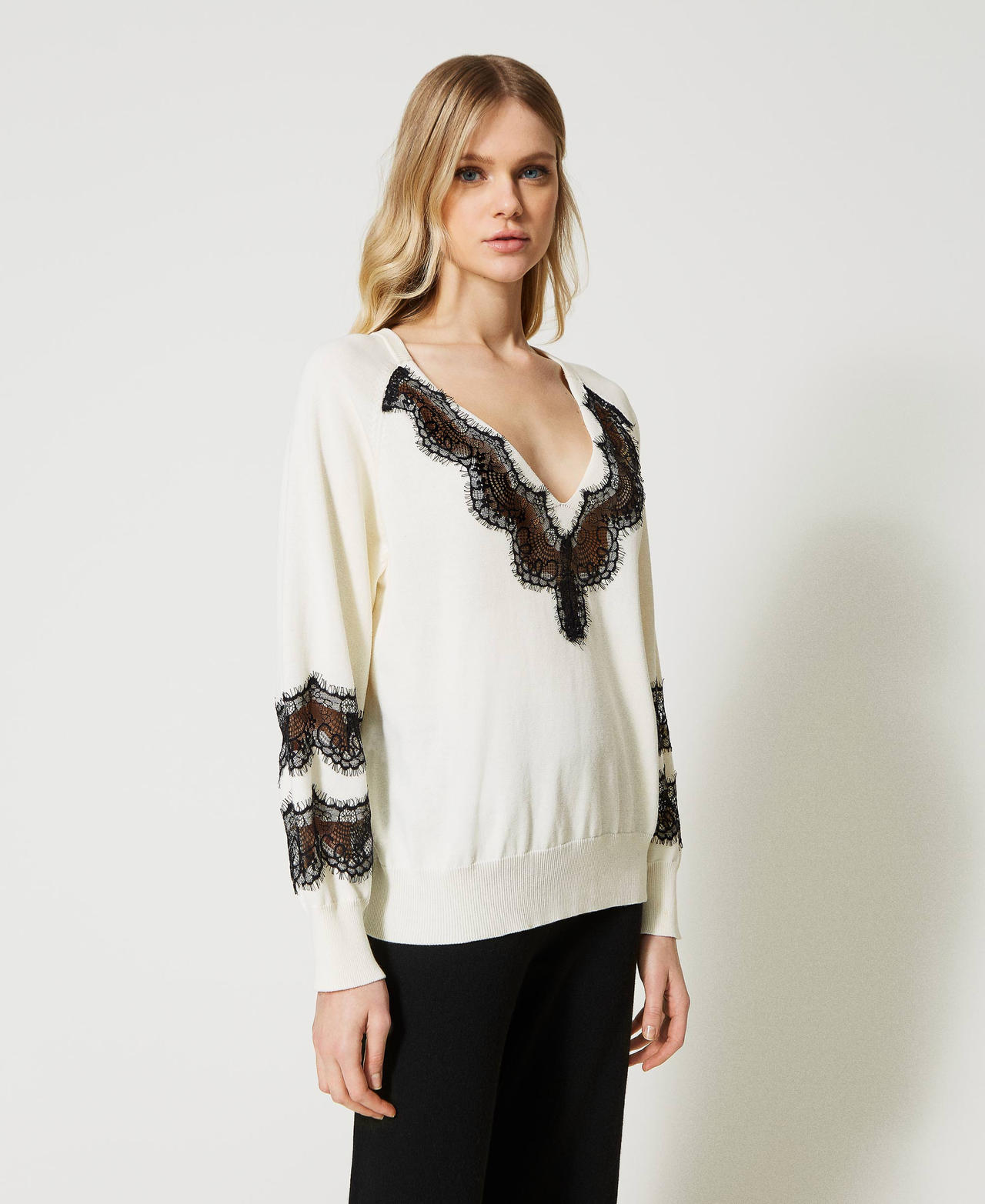 Maxi maglia con inserti in pizzo Bicolor Bianco "Neve" / Nero Donna 231TP3230_03711_02