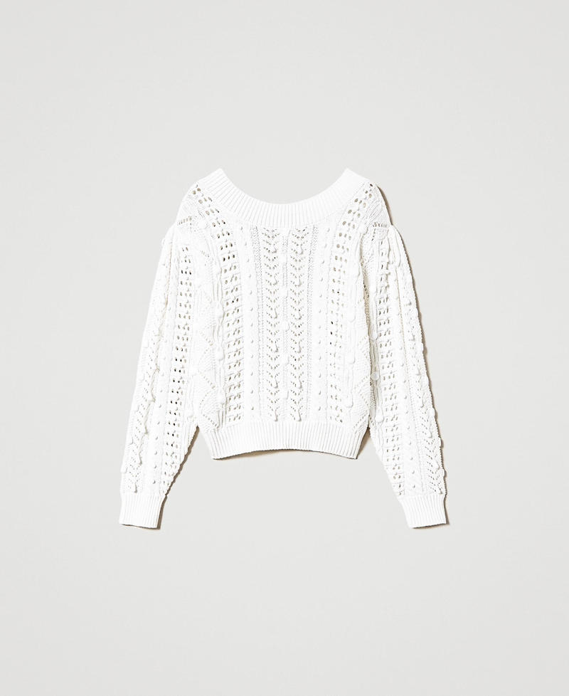 Pull ajouré avec broderie réalisée à la main